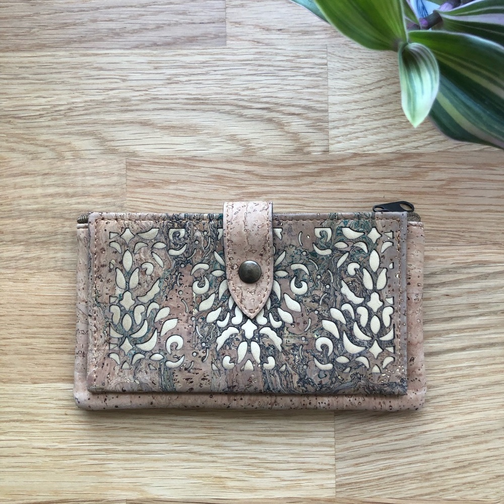 Sustainable 🌿 Cork and Gold Filigree Wallet NWOT
